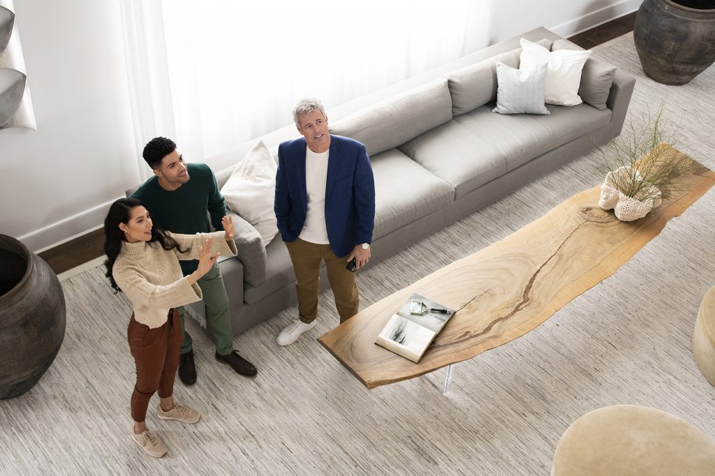 05_CAPE_COD_LIVING_ROOM_0321_RT_LR